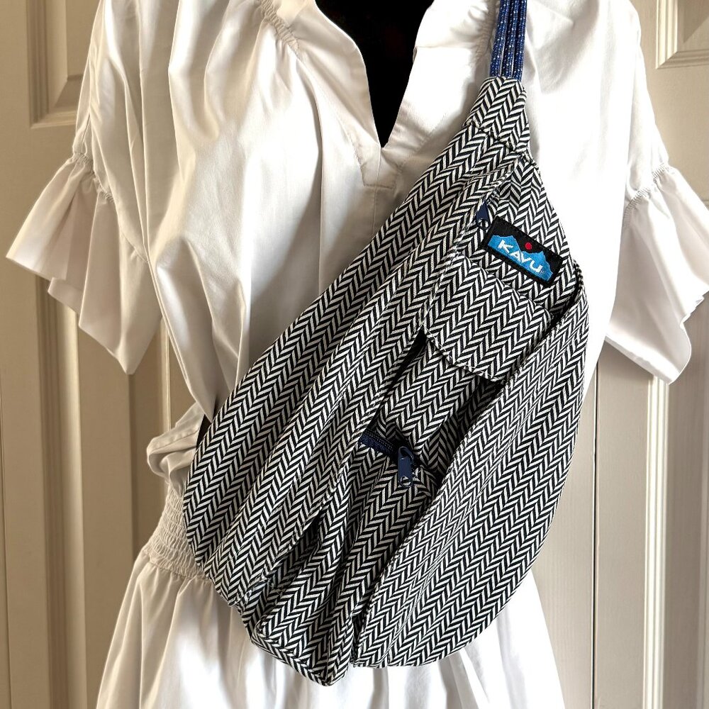 Kavu Rope Bag Chevron Shore 14" x 9.5" Chevron Sling Shoulder Bag